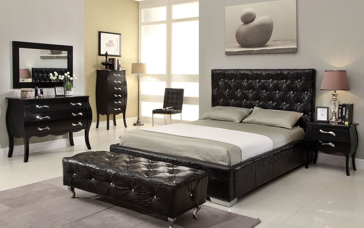 Стильная мебель черного цвета в спальню